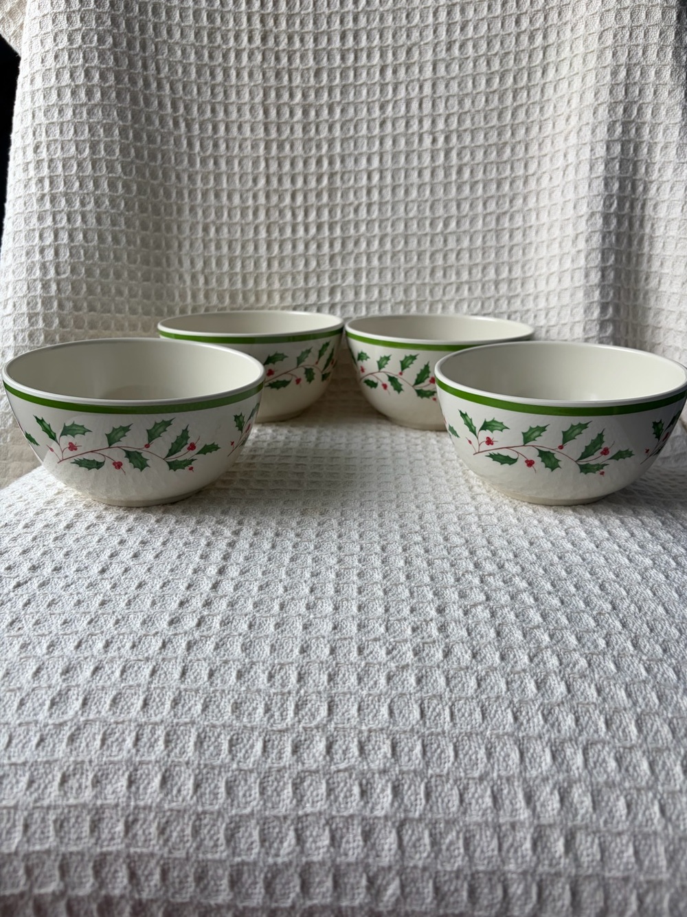 Lenox Melamine Holiday Holly & Berry Serving Bowls Set of 4 BPA Free 6” EUC